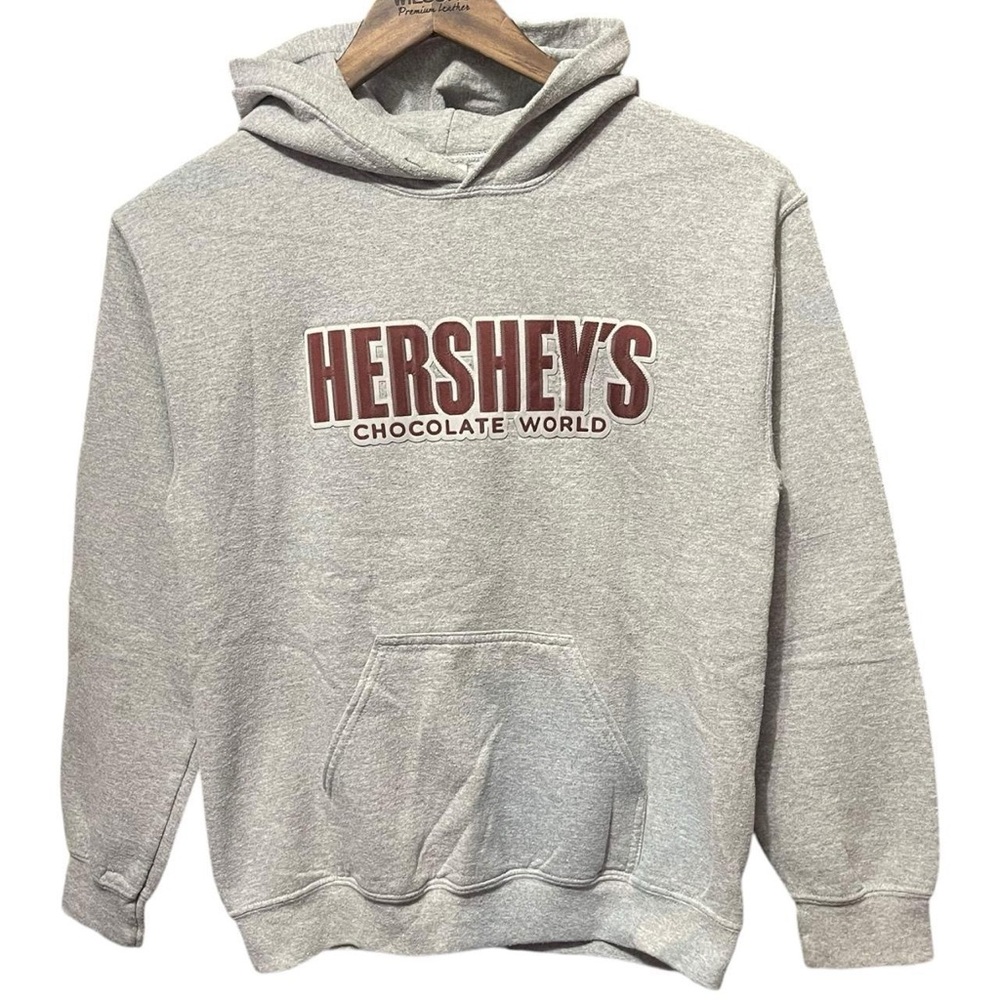 vintage 2000s Hershey’s chocolate world amusement park graphic sweatshirt hoodie